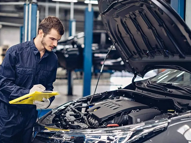 Factors Affecting Car Service Costs in Dubai