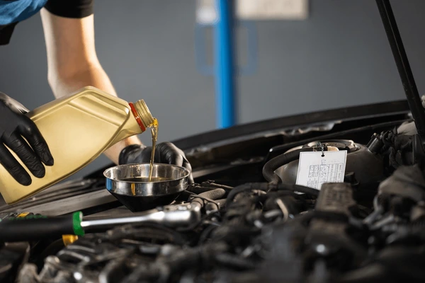 Engine oil Change in Dubai car workshop at Wefix auto