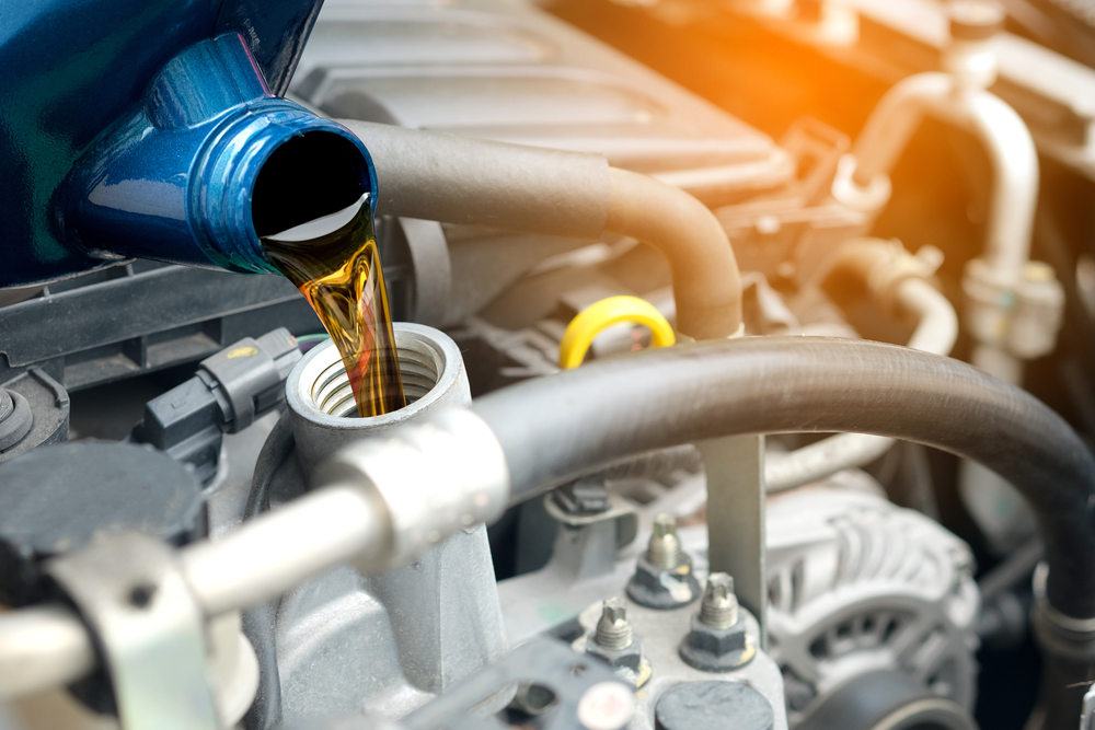 Engine oil Change in Dubai car workshop at Wefix auto