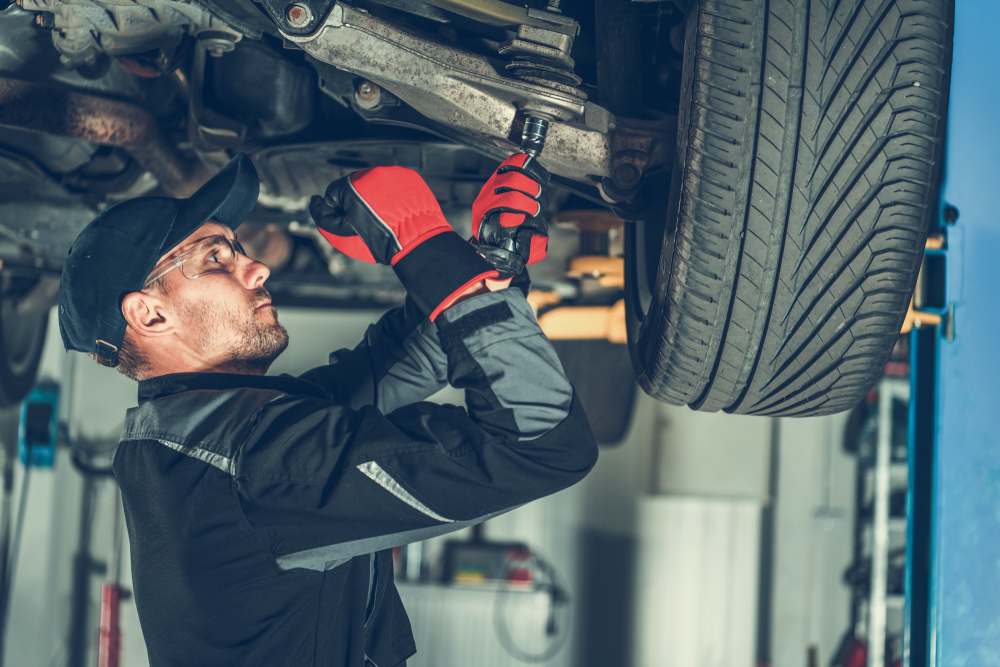 German car repair Dubai, man working image